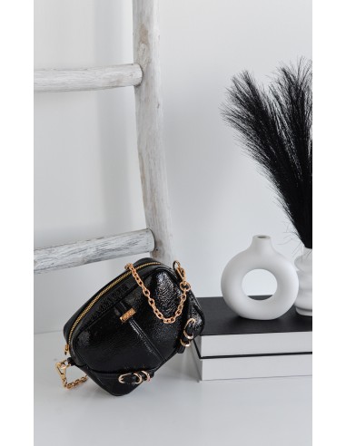 BANDOLERA-PEQUEÑA-CHAROL-NEGRO-ASA-COMBINADA-DETALLES-DORADOS-NOCO-COMPLEMENTOS