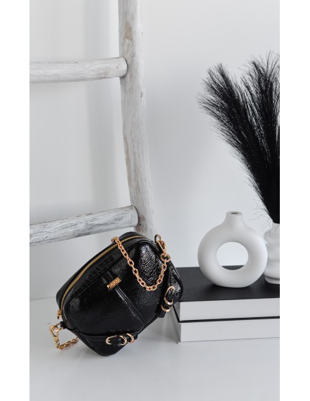 BANDOLERA-PEQUEÑA-CHAROL-NEGRO-ASA-COMBINADA-DETALLES-DORADOS-NOCO-COMPLEMENTOS