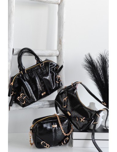 BANDOLERA-PEQUEÑA-CHAROL-NEGRO-ASA-COMBINADA-DETALLES-DORADOS-NOCO-COMPLEMENTOS