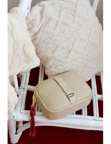 BANDOLERA-BEIGE-PIEL-VEGANA-CIERRE-CREMALLERA-POMPÓN-CIERRE-TRASERO-NOCO-COMPLEMENTOS