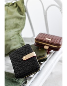 MONEDERO-LOGOTIPADO-AL-TONO-DOS-COMPARTIMENTOS-DETALLES-FUCSIA-CRUDO-NOCO-COMPLEMENTOS