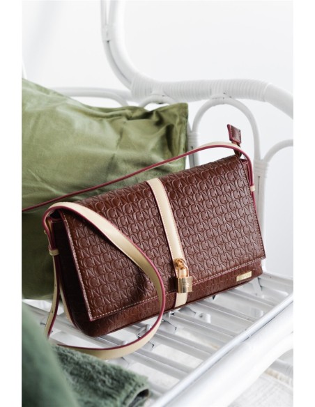 BANDOLERA-NEGRA-RECTANGULAR-CIERRE-SOLAPA-CREMALLERA-DETALLES-FUCSIA-CRUDO-ASA-BANDOLERA-EXTRAÍBLE-NOCO-COMPLEMENTOS