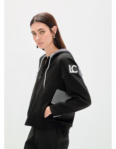 SUDADERA-SCUBA-CAPUCHA-CORDONES-CIERRE-CREMALLERA-DETALLES-BICOLOR-LOGO-MANGA-LOLA-CASADEMUNT