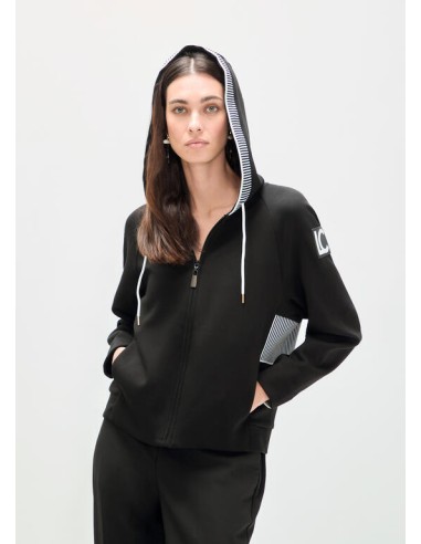 SUDADERA-SCUBA-CAPUCHA-CORDONES-CIERRE-CREMALLERA-DETALLES-BICOLOR-LOGO-MANGA-LOLA-CASADEMUNT