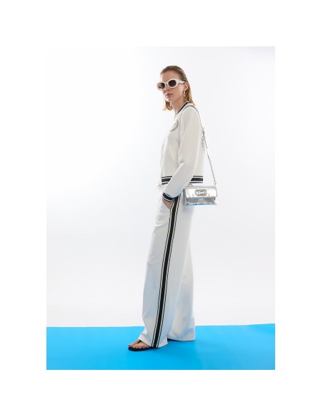 BOMBER-SCUBA-BLANCA-DETALLES-NEGRO-BRILLANTITOS-LOGO-FRONTAL-LOLA-CASADEMUNT