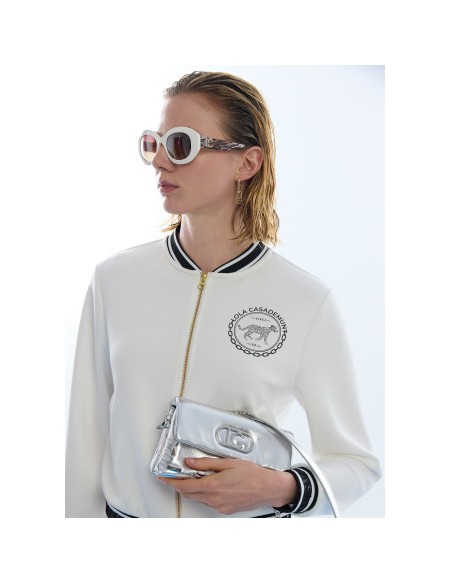 BOMBER-SCUBA-BLANCA-DETALLES-NEGRO-BRILLANTITOS-LOGO-FRONTAL-LOLA-CASADEMUNT