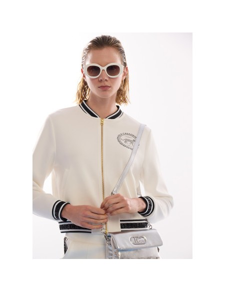 BOMBER-SCUBA-BLANCA-DETALLES-NEGRO-BRILLANTITOS-LOGO-FRONTAL-LOLA-CASADEMUNT