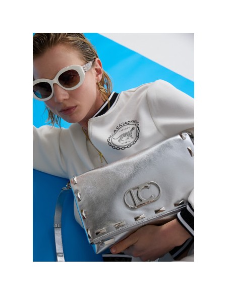 BOMBER-SCUBA-BLANCA-DETALLES-NEGRO-BRILLANTITOS-LOGO-FRONTAL-LOLA-CASADEMUNT