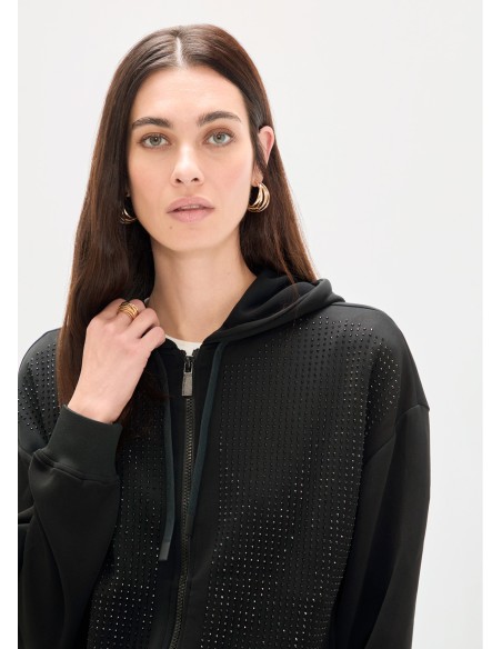 SUDADERA-NEGRA-SCUBA-STRASS-FRONTAL-CAPUCHA-CORDONES-LOLA-CASADEMUNT