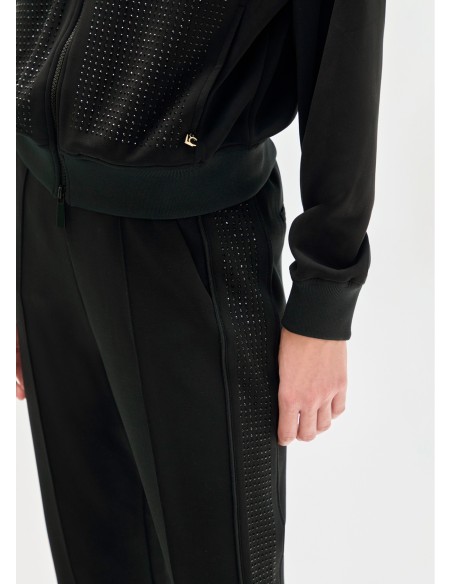 SUDADERA-NEGRA-SCUBA-STRASS-FRONTAL-CAPUCHA-CORDONES-LOLA-CASADEMUNT