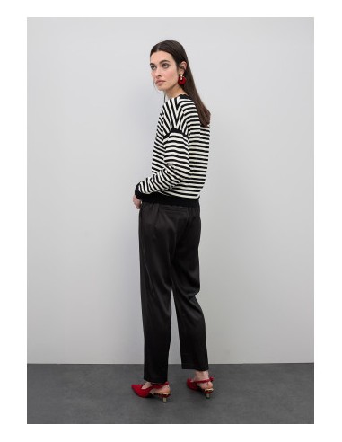 JERSEY-PICO-BICOLOR-NEGRO-BLANCO-LOGO-LOLA-CASADEMUNT