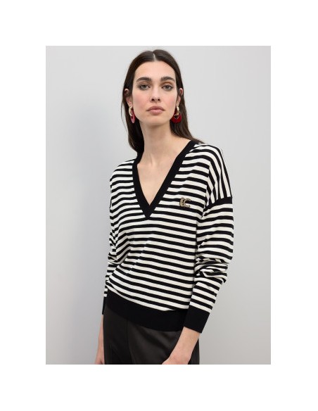 JERSEY-PICO-BICOLOR-NEGRO-BLANCO-LOGO-LOLA-CASADEMUNT