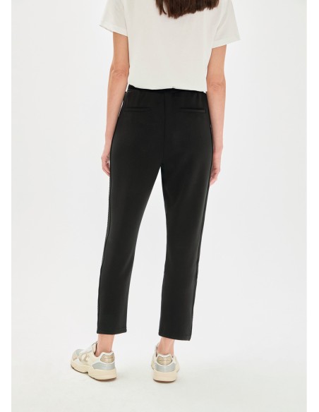 PANTALONES-NEGROS-TEJIDO-SCUBA-STRASS-LATERALES-CORDÓN-AJUSTABLE-LOLS-CASADEMUNT