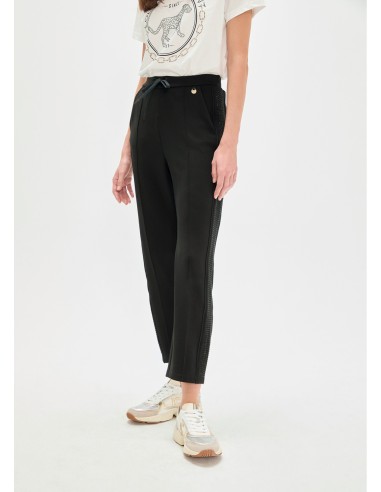 PANTALONES-NEGROS-TEJIDO-SCUBA-STRASS-LATERALES-CORDÓN-AJUSTABLE-LOLS-CASADEMUNT