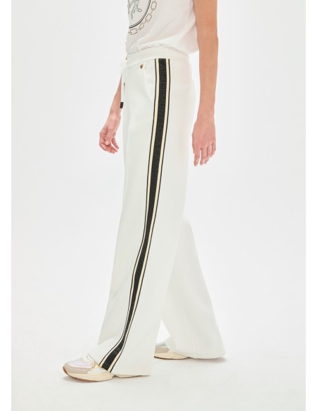 PANTALÓN-CRUDO-CINTAS-LATERALES-CONTRASTE-LOGOTIPADO-LOLS-CASADEMUNT