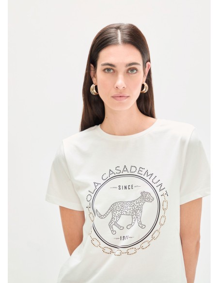 CAMISETA-BLANCA-LOGO-CIRCULAR´STRASS-LEOPARDO-LOLA-CASADEMUNT