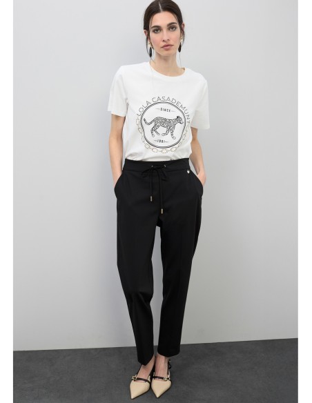 CAMISETA-BLANCA-LOGO-CIRCULAR´STRASS-LEOPARDO-LOLA-CASADEMUNT