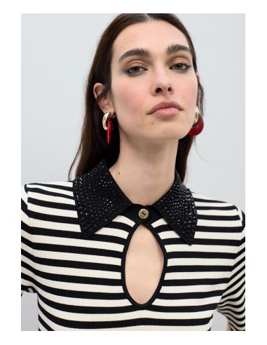 CAMISETA-BICOLOR-CUELLO-POLO-STRASS-BOTÓN-CUELLO-LOLA-CASADEMUNT