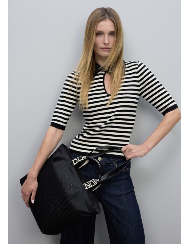 CAMISETA-BICOLOR-CUELLO-POLO-STRASS-BOTÓN-CUELLO-LOLA-CASADEMUNT