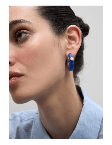 PENDIENTES-ARO-AZUL-ACRÍLICO-DETALLES-DORADO-LOGOTIPADO-LOLA-CASADEMUNT