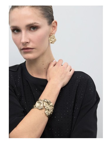 BRAZALETE-DORADO-IRREGULAR-CIERRE-BISAGRA-LOLA-CASADEMUNT