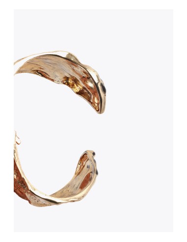 BRAZALETE-DORADO-IRREGULAR-CIERRE-BISAGRA-LOLA-CASADEMUNT