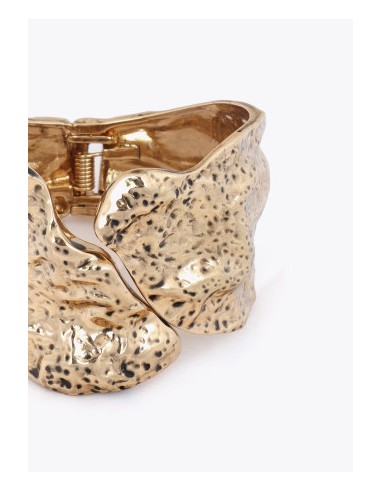 BRAZALETE-DORADO-IRREGULAR-CIERRE-BISAGRA-LOLA-CASADEMUNT