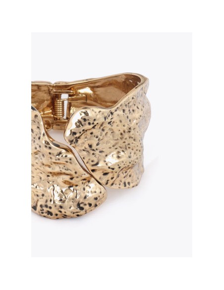 BRAZALETE-DORADO-IRREGULAR-CIERRE-BISAGRA-LOLA-CASADEMUNT