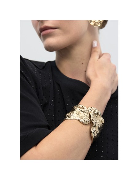 BRAZALETE-DORADO-IRREGULAR-CIERRE-BISAGRA-LOLA-CASADEMUNT