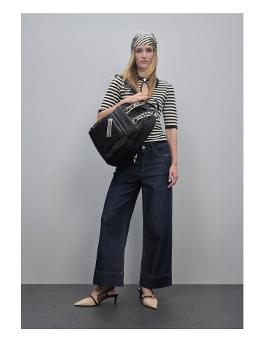 MOCHILA-NYLON-NEGRA-ASAS-LOGOTIPADAS-BOLSILLOS-MALLA-LOLA-CASADEMUNT