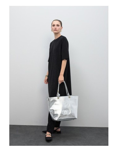 SHOPPER-DESESTRUCTURADO-FLEXIBLE-SUAVE-DOS-ASAS-LOGO-RELIEVE-LOLA-CASADEMUNT