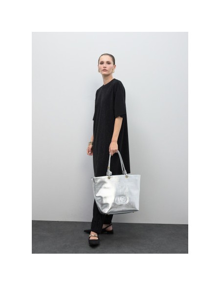 SHOPPER-DESESTRUCTURADO-FLEXIBLE-SUAVE-DOS-ASAS-LOGO-RELIEVE-LOLA-CASADEMUNT