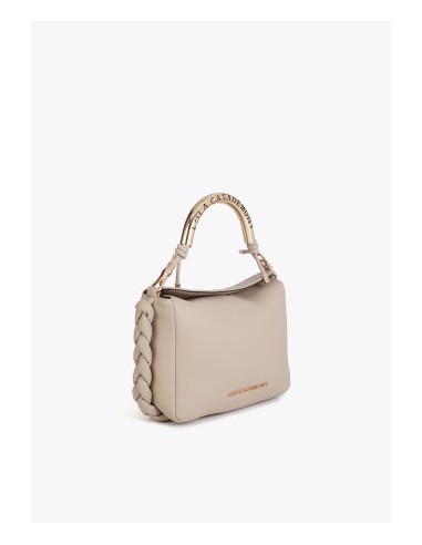 BOLSO-BANDOLERA-CRUDO-ASA-METÁLICA-LOGOTIPADA-ASA-BANDOLERA-CIERRE-IMÁN-LOLA-CASADEMUNT