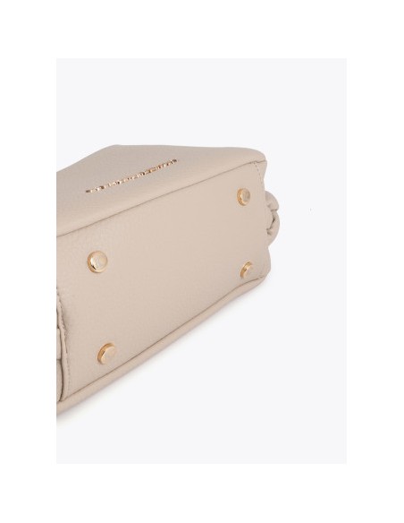 BOLSO-BANDOLERA-CRUDO-ASA-METÁLICA-LOGOTIPADA-ASA-BANDOLERA-CIERRE-IMÁN-LOLA-CASADEMUNT