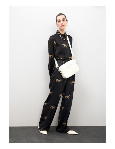 BANDOLERA-PESPUNTES-MONOGRAMA-CUERRE-CREMALLERA-ASA-BANDOLERA-LOGO-AL-TONO-LOLA-CASADEMUNT