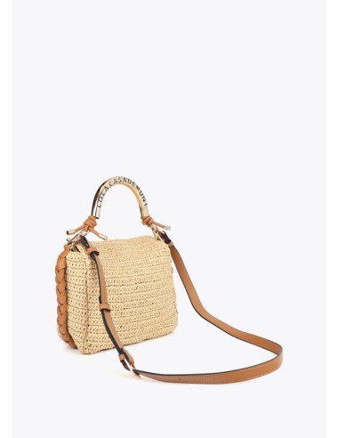 BANDOLERA-EFECTO-RAFIA-ASA-METÁLICA-DORADA-LOGOTIPADA-CIERRE-IMÁN-ASA-BANDOLERA-REGULABLE-EXTRAÍBLE-LOLA-CASADEMUNT