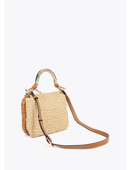 BANDOLERA-EFECTO-RAFIA-ASA-METÁLICA-DORADA-LOGOTIPADA-CIERRE-IMÁN-ASA-BANDOLERA-REGULABLE-EXTRAÍBLE-LOLA-CASADEMUNT