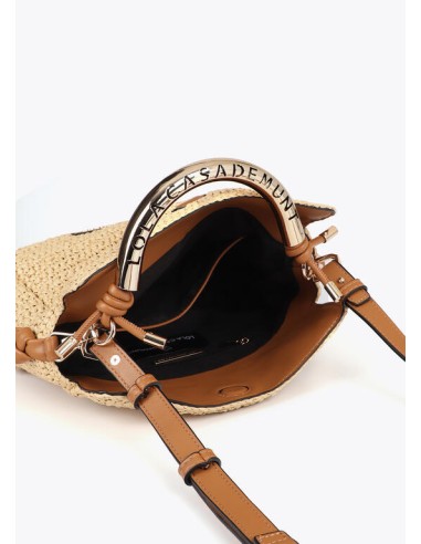 BANDOLERA-EFECTO-RAFIA-ASA-METÁLICA-DORADA-LOGOTIPADA-CIERRE-IMÁN-ASA-BANDOLERA-REGULABLE-EXTRAÍBLE-LOLA-CASADEMUNT