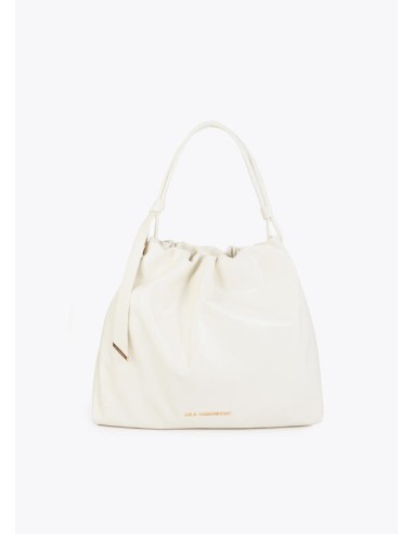 SHOPPER-ACABADO-BRILLANTE.LAZO-ASA-HOMBRO-CIERRE-IMÁN-LOGO-DORADO-FRONTAL-LOLA-CASADEMUNT