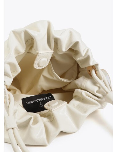 SHOPPER-ACABADO-BRILLANTE.LAZO-ASA-HOMBRO-CIERRE-IMÁN-LOGO-DORADO-FRONTAL-LOLA-CASADEMUNT