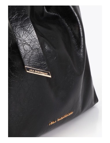 SHOPPER-ACABADO-BRILLANTE.LAZO-ASA-HOMBRO-CIERRE-IMÁN-LOGO-DORADO-FRONTAL-LOLA-CASADEMUNT