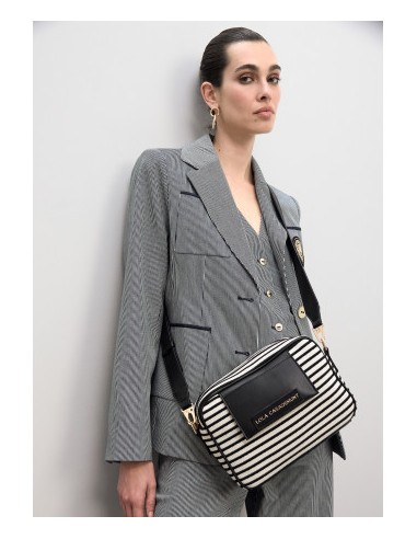 BANDOLERA-BICOLOR-RAYAS-BLANCAS-NEGRAS-COMBINADO-EFECTO-PIEL-NEGRO-LOLA-CASADEMUNT