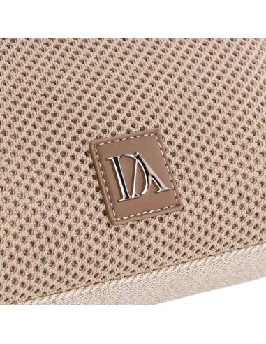 BOLSO-MANO-BEIGE-NYLON-DETALLE-MALLA-FRONTAL-ASA-MANO-LOGO-FRONTAL-COMPARTIMENTO-TRASERO-LOLA-CASADEMUNT