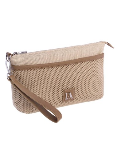 BOLSO-MANO-BEIGE-NYLON-DETALLE-MALLA-FRONTAL-ASA-MANO-LOGO-FRONTAL-COMPARTIMENTO-TRASERO-LOLA-CASADEMUNT