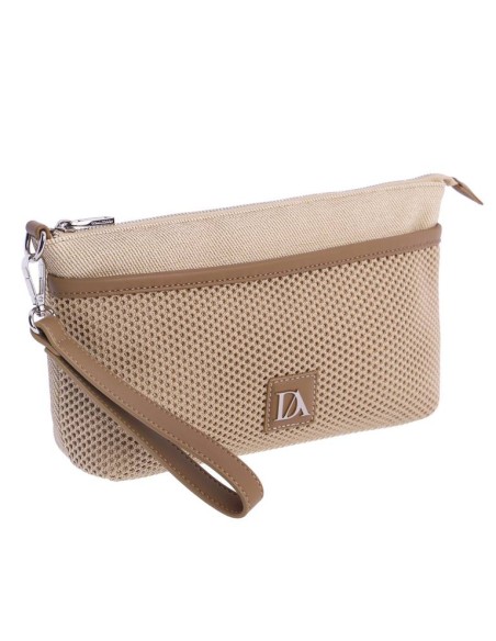 BOLSO-MANO-BEIGE-NYLON-DETALLE-MALLA-FRONTAL-ASA-MANO-LOGO-FRONTAL-COMPARTIMENTO-TRASERO-LOLA-CASADEMUNT