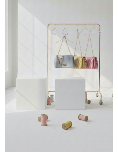 BANDOLERA-SOLAPA-BICOLOR-BEIGE-AMARILL0-CADENA-COMBINADA-LOGO-FRONTAL-NOCO-COMPLEMENTOS