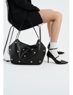 MAXI-BOLSO-XL-NEGRO-PIEL-VEGANA-BLANDA-ASAS-HOMBRO-TACHUELAS-DORADAS-NOCO-COMPLEMENTOS 2