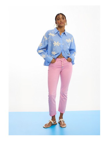 PANTALONES-ROSAS-LIGERA-CAMPANA-DESHILACHADO-BOTONES-FRONTALES-LOLA-CASADEMUNT