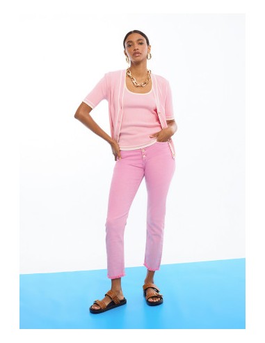 PANTALONES-ROSAS-LIGERA-CAMPANA-DESHILACHADO-BOTONES-FRONTALES-LOLA-CASADEMUNT