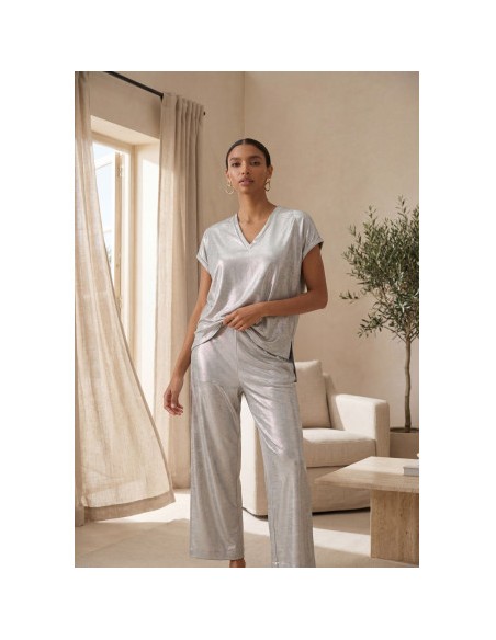 CAMISETA-PLATEADA-CUELLO-PICO-LAMINADO-MANGA-CORTA-LOLA-CASADEMUNT